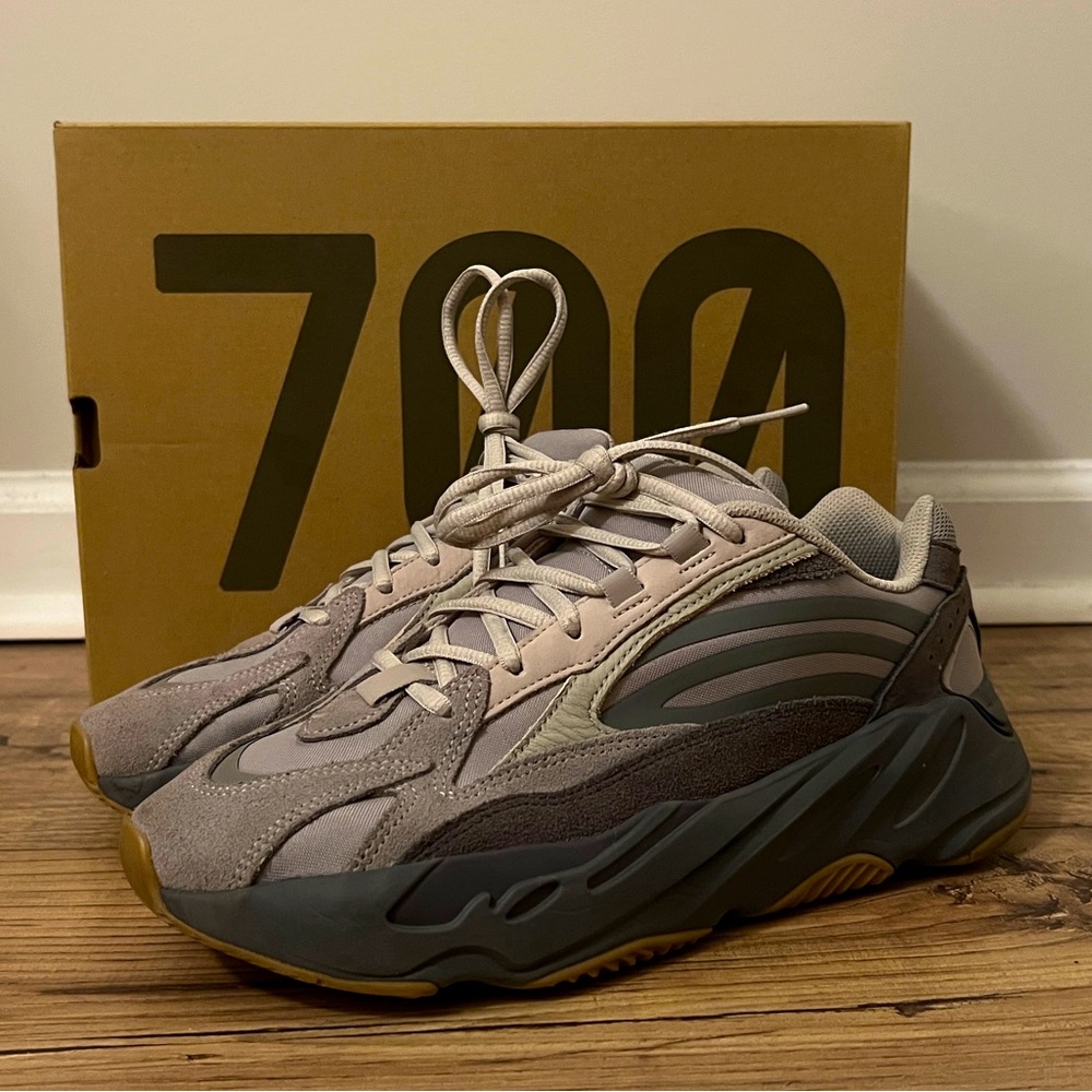 Yeezy 700 V2 tephra